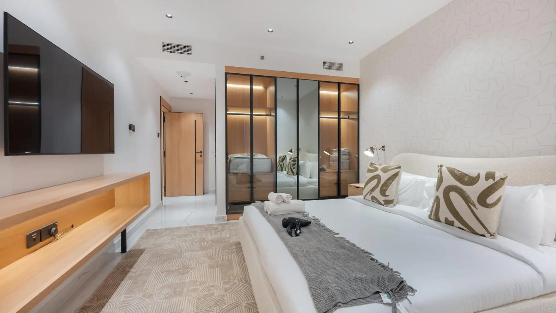 Luxurious 2-Bedrooms Apartment At Princess Tower With Stunning Marina Views! Dubai